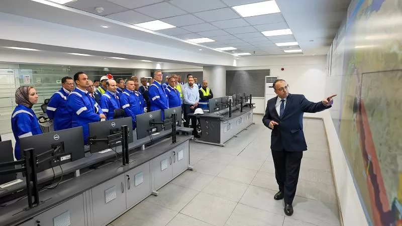 وزير البترول يتفقد الوحدات الإنتاجية لـ